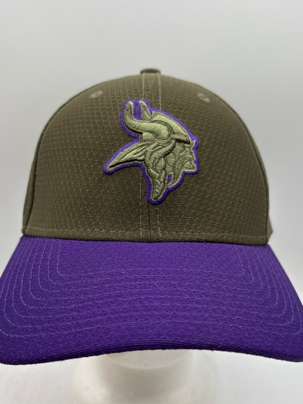 Minnesota Vikings NFL New Era 39Thirty Salute To Service Medium/Large Fitted Hat